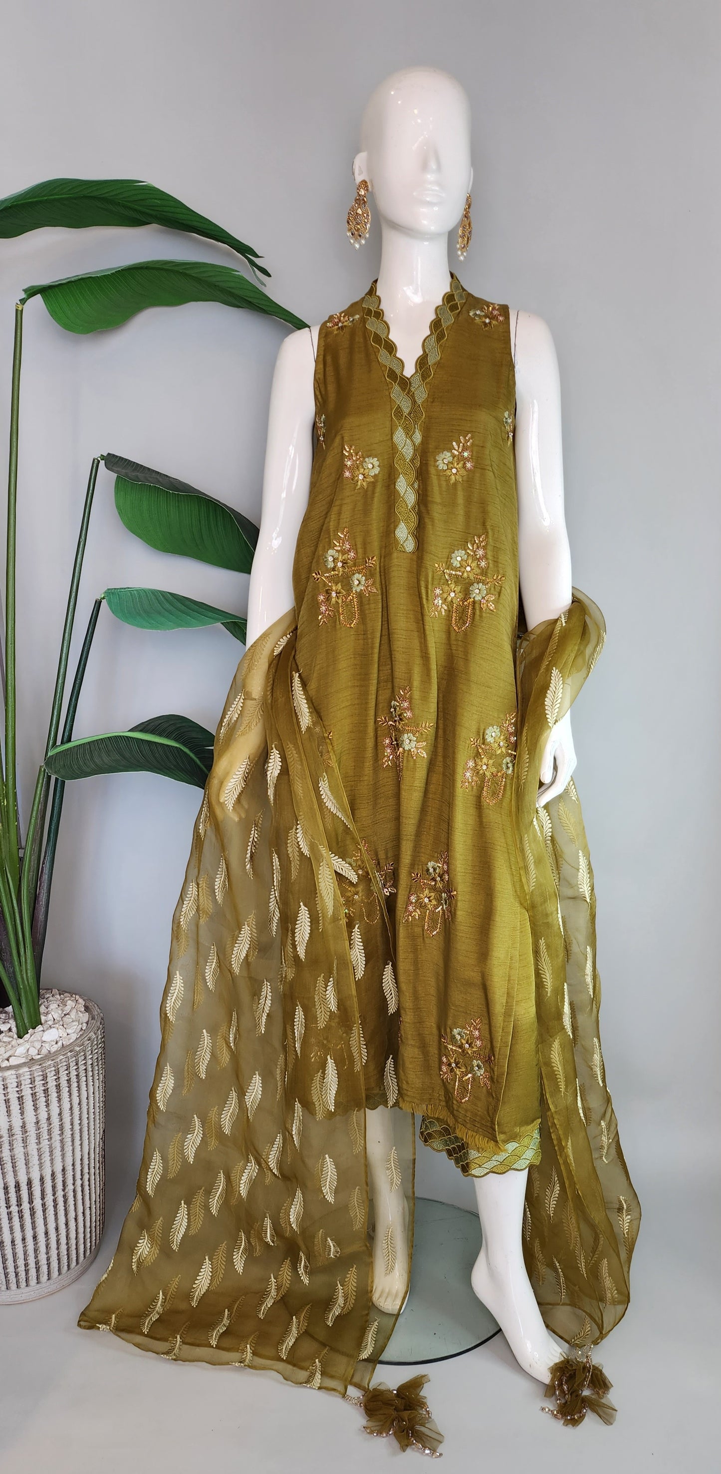 KARISHMA TALREJA -  Herbal Green Apricort