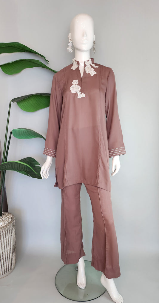 MAHOGANY - Peacan Brown with Flower