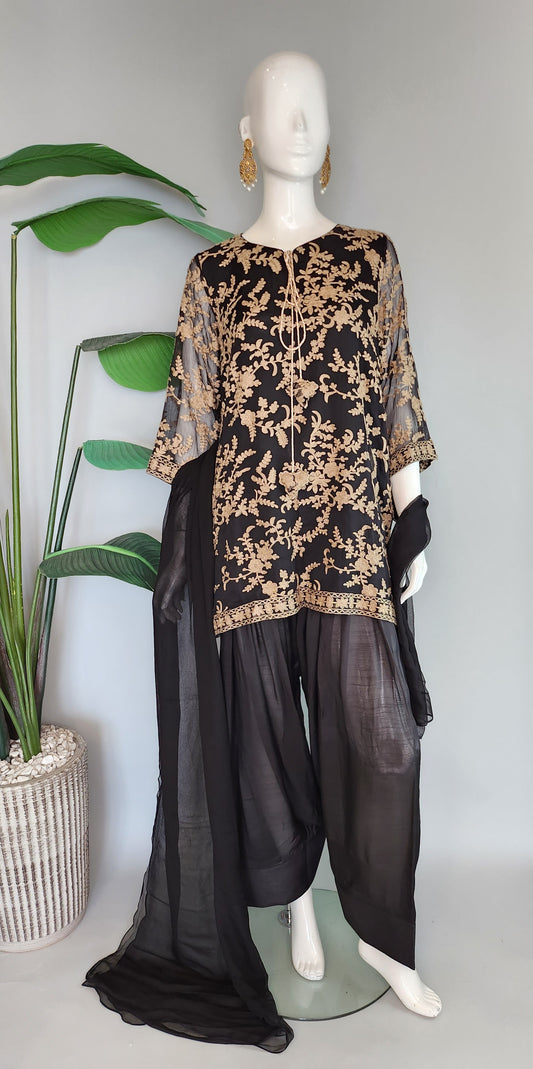 Wajeeha Ansari - Black Farshi Suit with Beige Aari