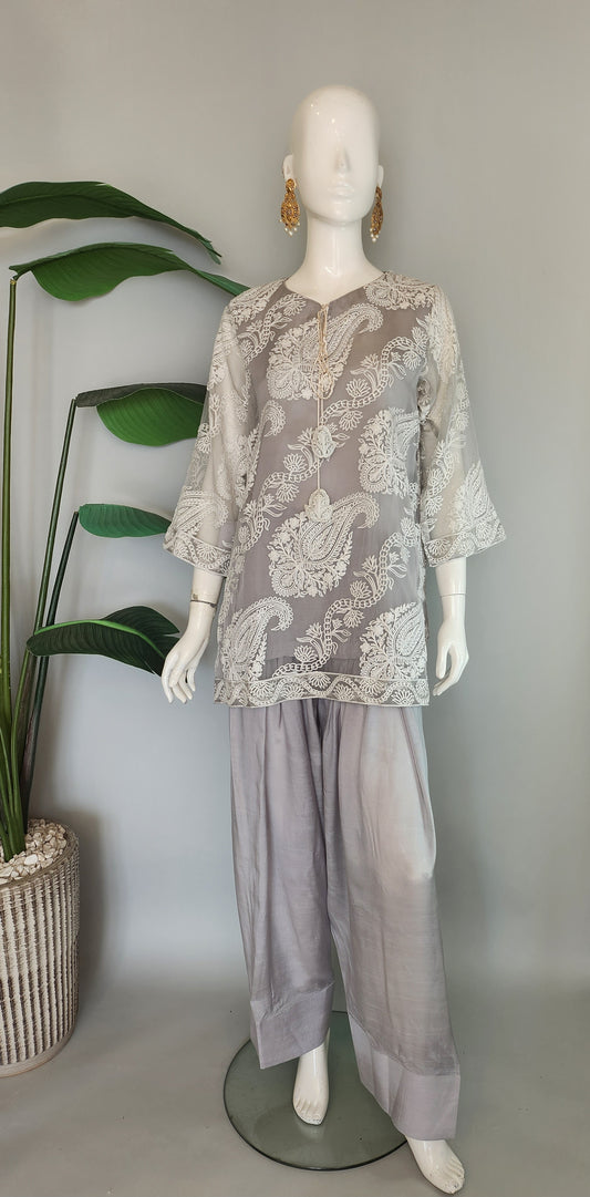 Wajeeha Ansari - Light Grey Farshi Suit with White Aari