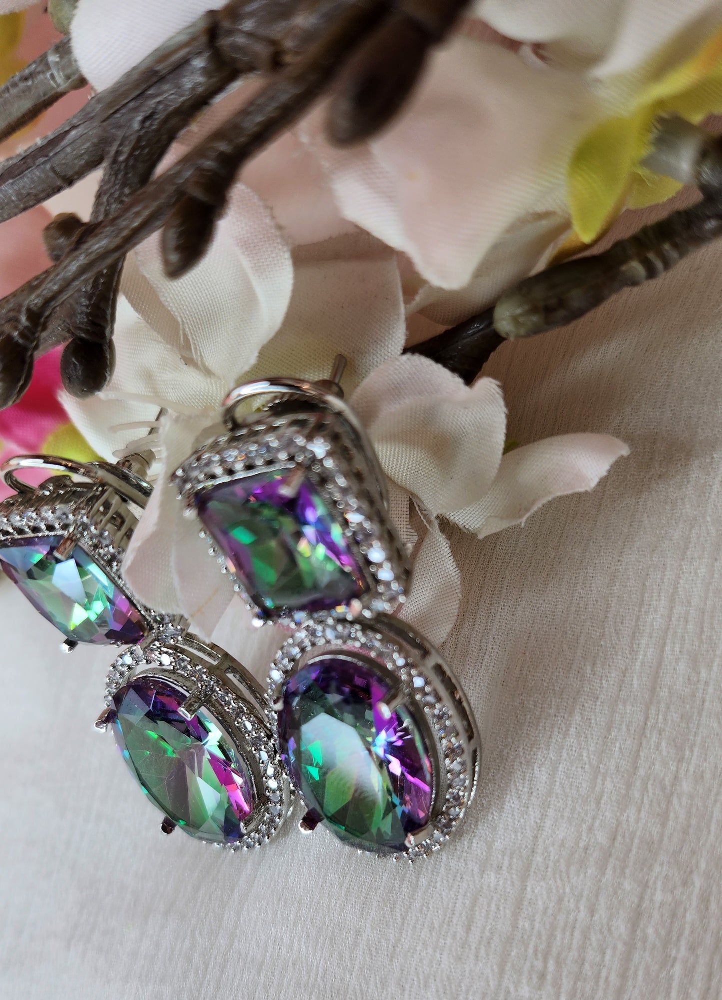 THE BUTTERFLY EFFECT - Color Changing Studs
