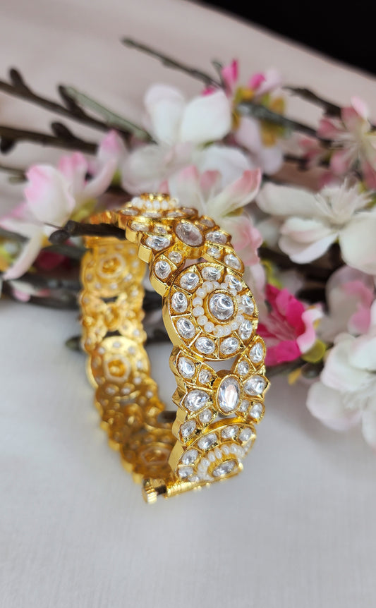 THE BUTTERFLY EFFECT - Kundan Pearl Bangle