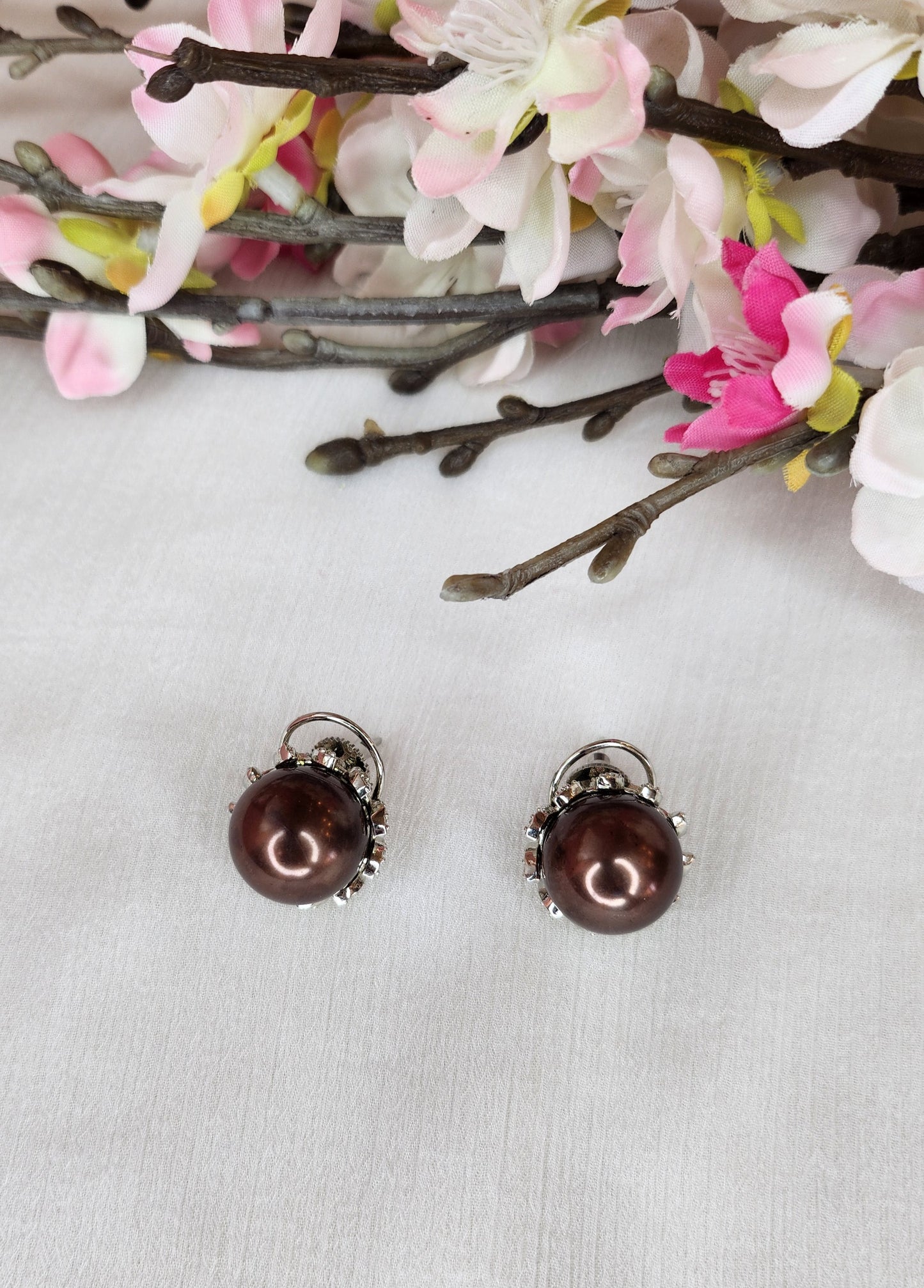 THE BUTTERFLY EFFECT - Brown Pearl Studs