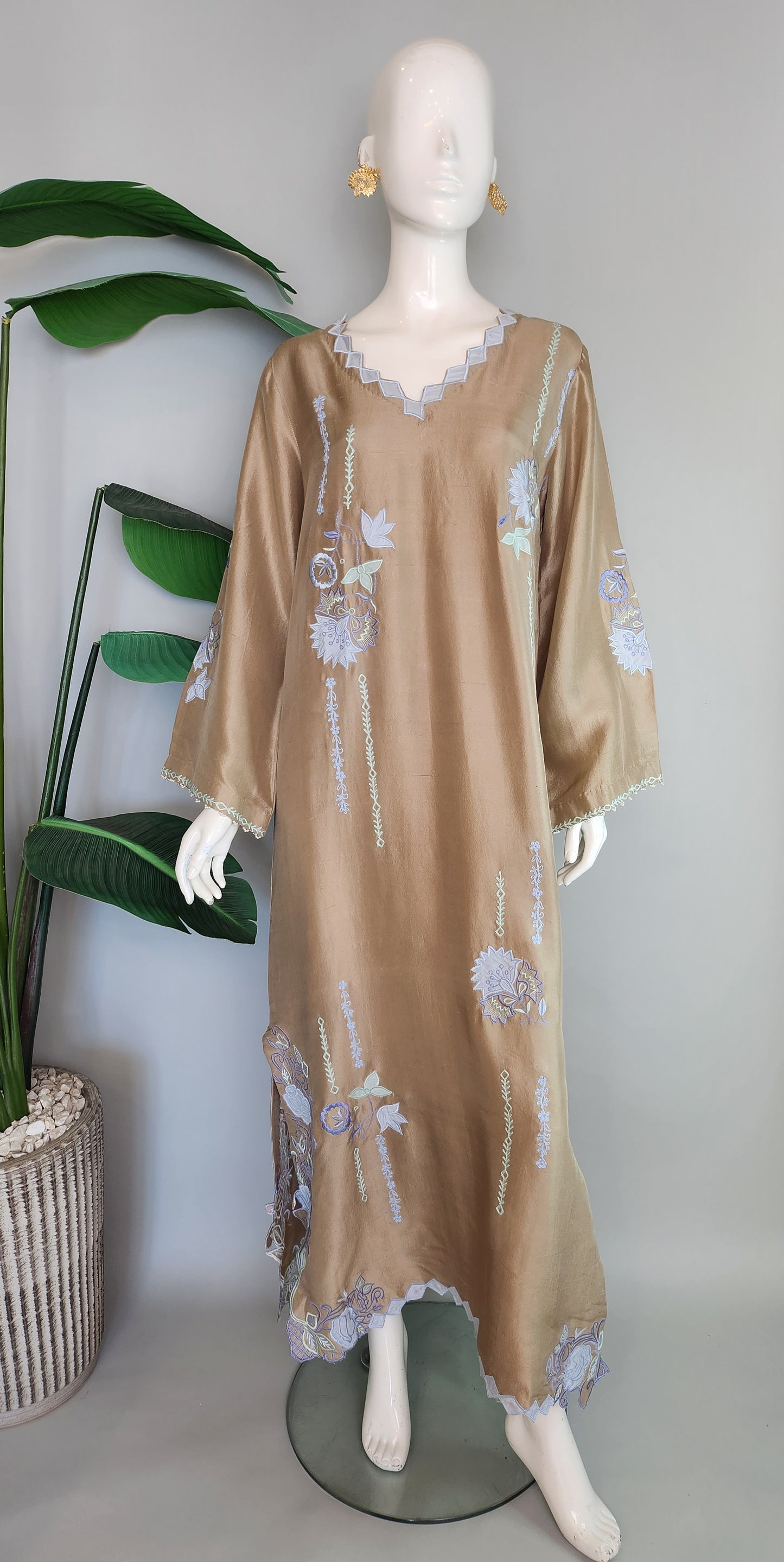 FARAH ZUBAIR - Beige Kaftan
