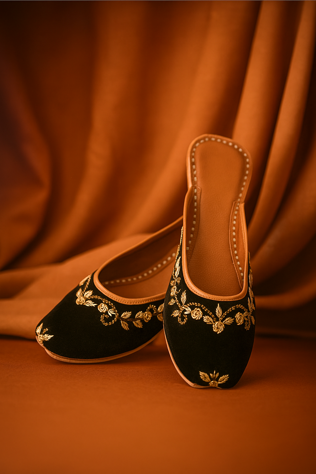 LOVE KAARI - Black Noor Jutti