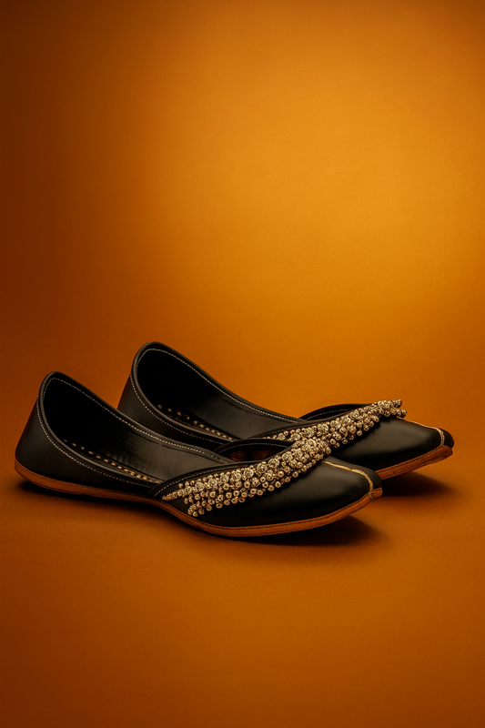 LOVE KAARI - Black Sage Jutti