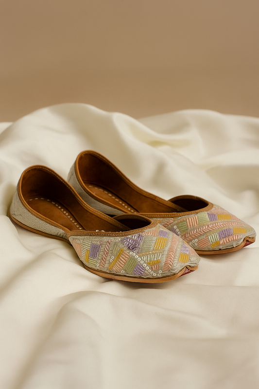 LOVE KAARI - Bling wing jutti Lilac