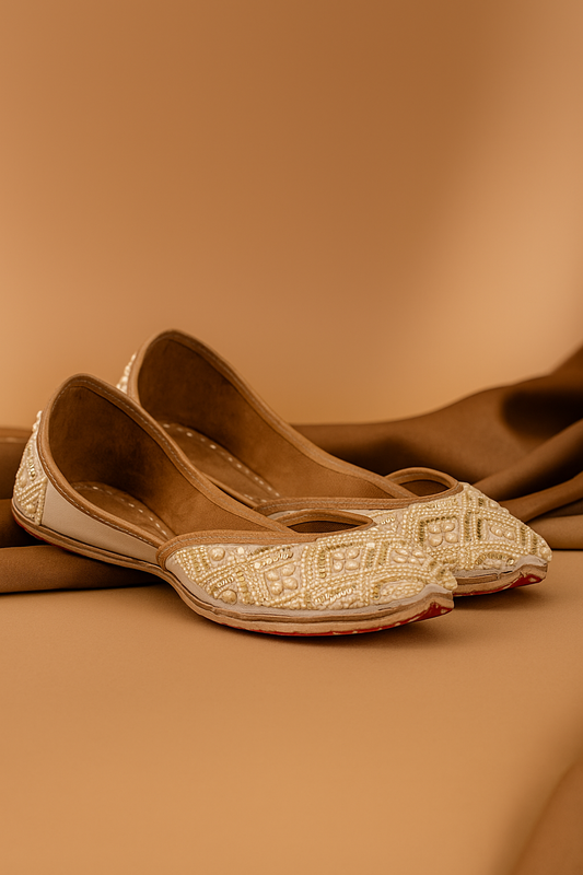 LOVE KAARI - Peace Beauty Jutti White
