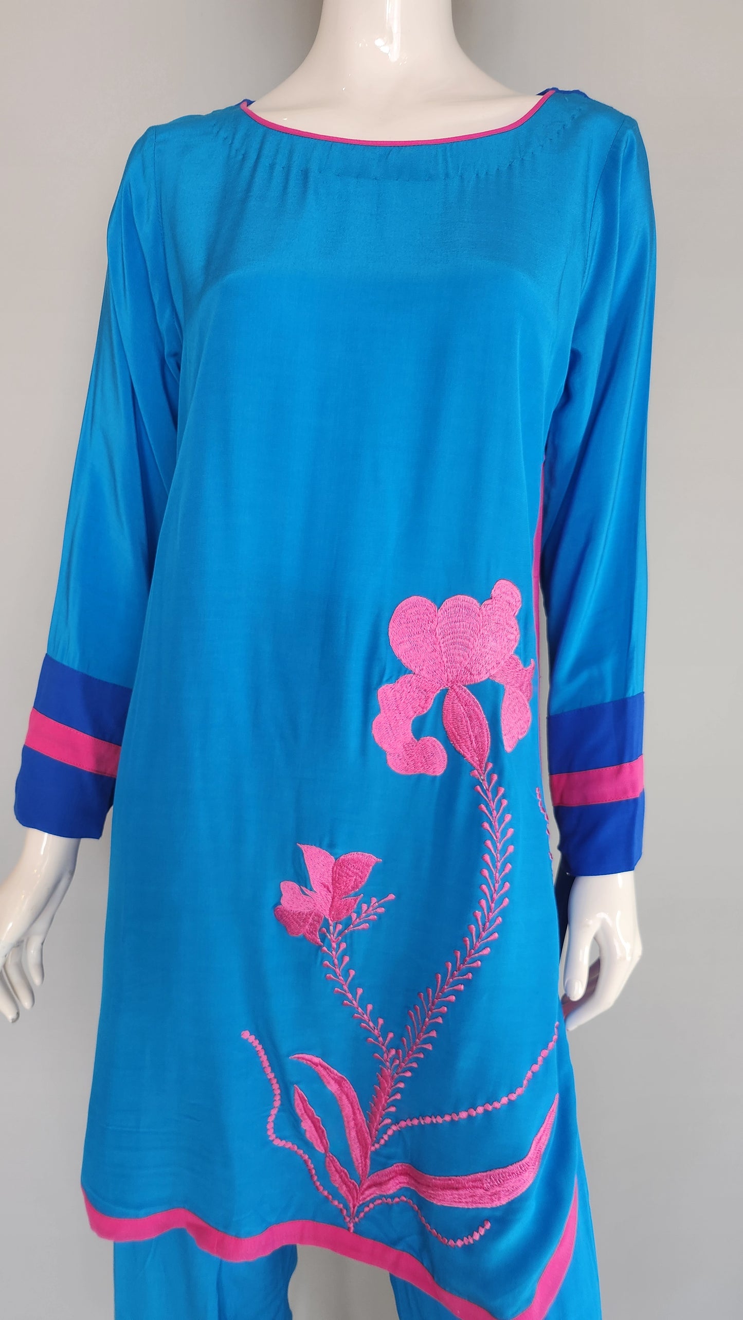 MARIA RAO - Ferozi with Pink embroidery