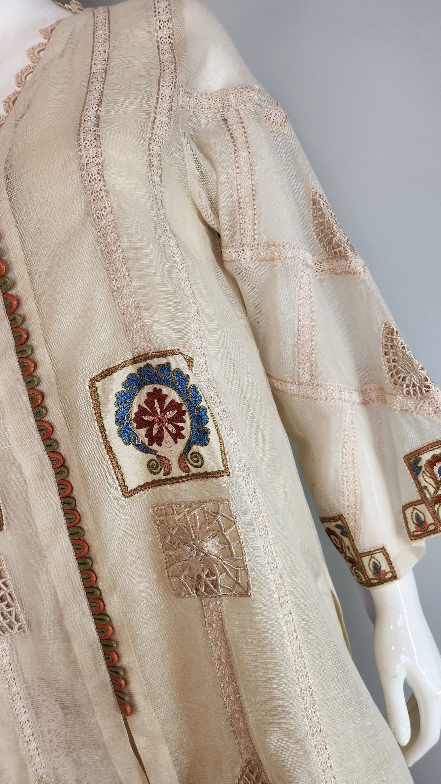 KOMAL LAKHANI - Offwhite Khaddi Net