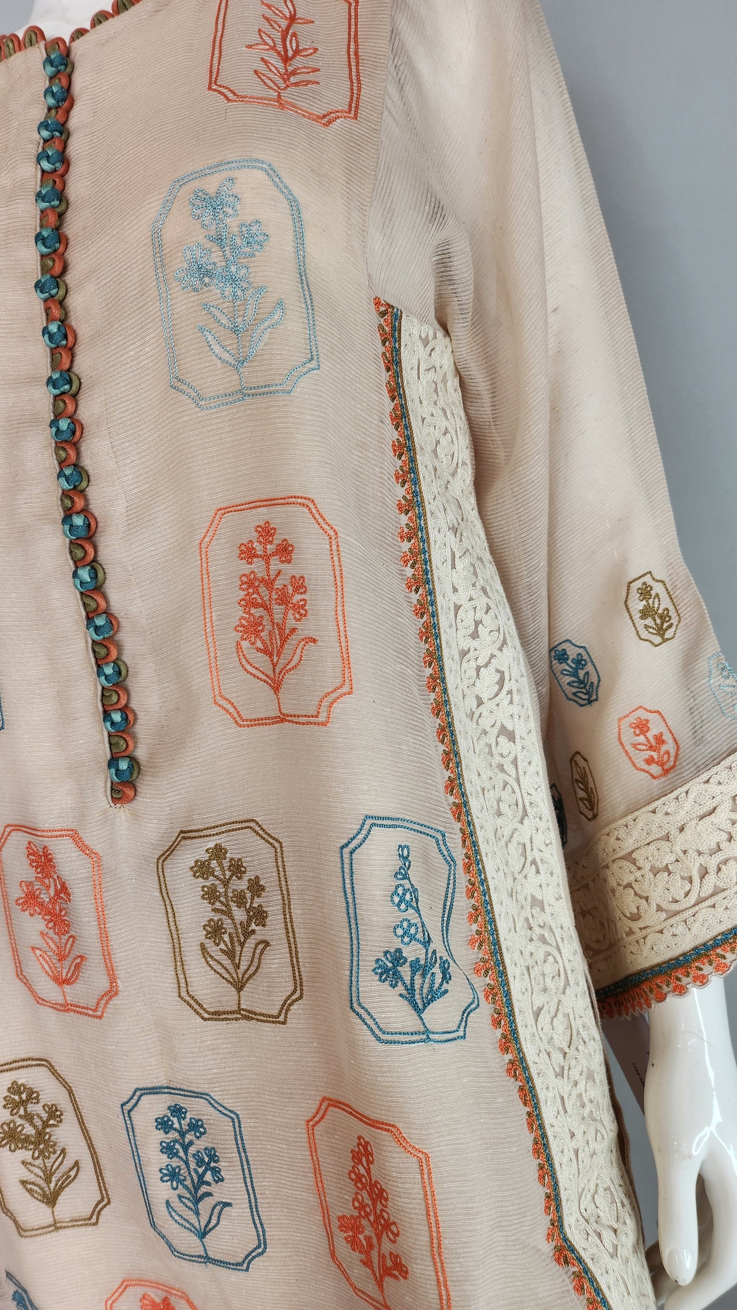 KOMAL LAKHANI - Light Peach Multi Emb