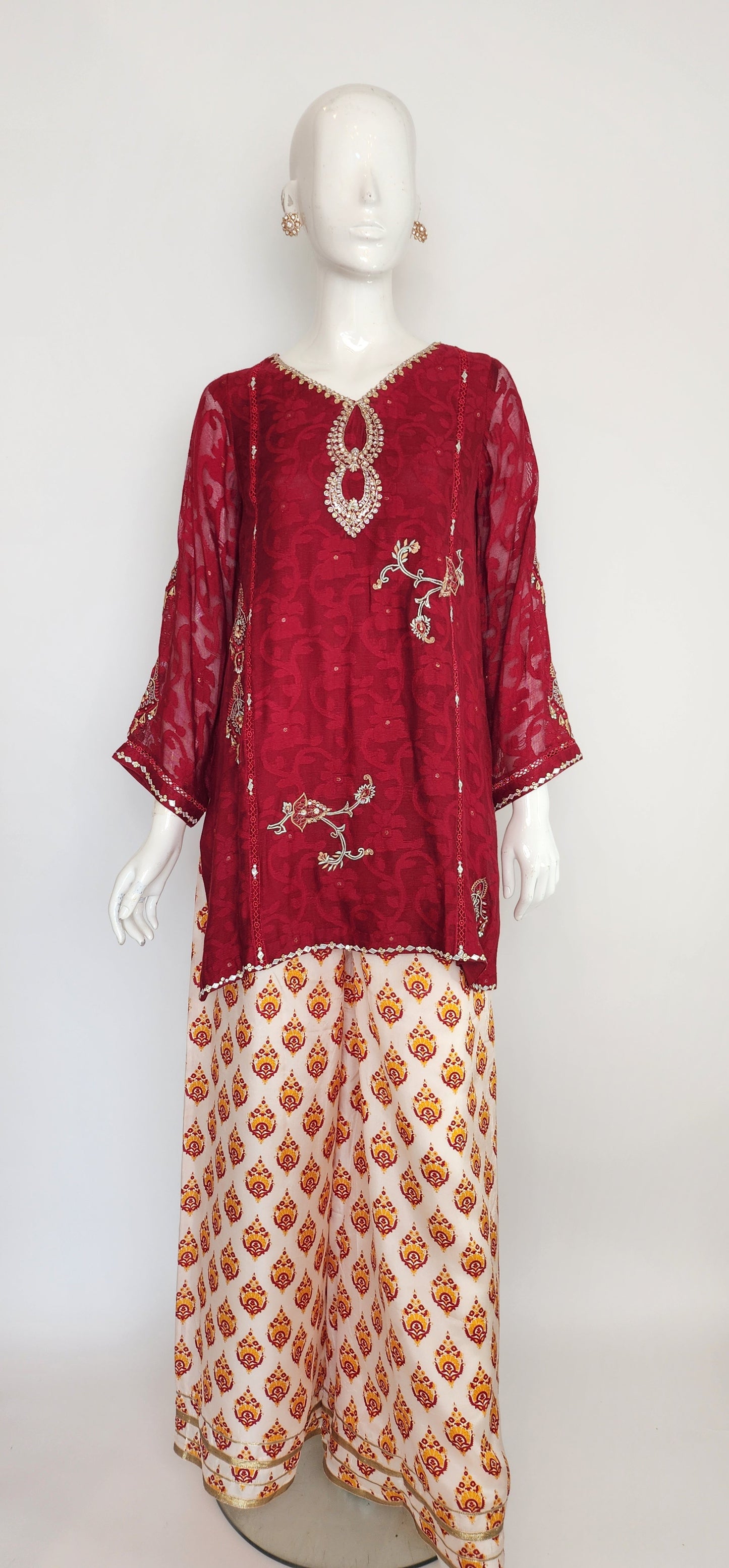 FARAH ZUBAIR - Red Banarsi
