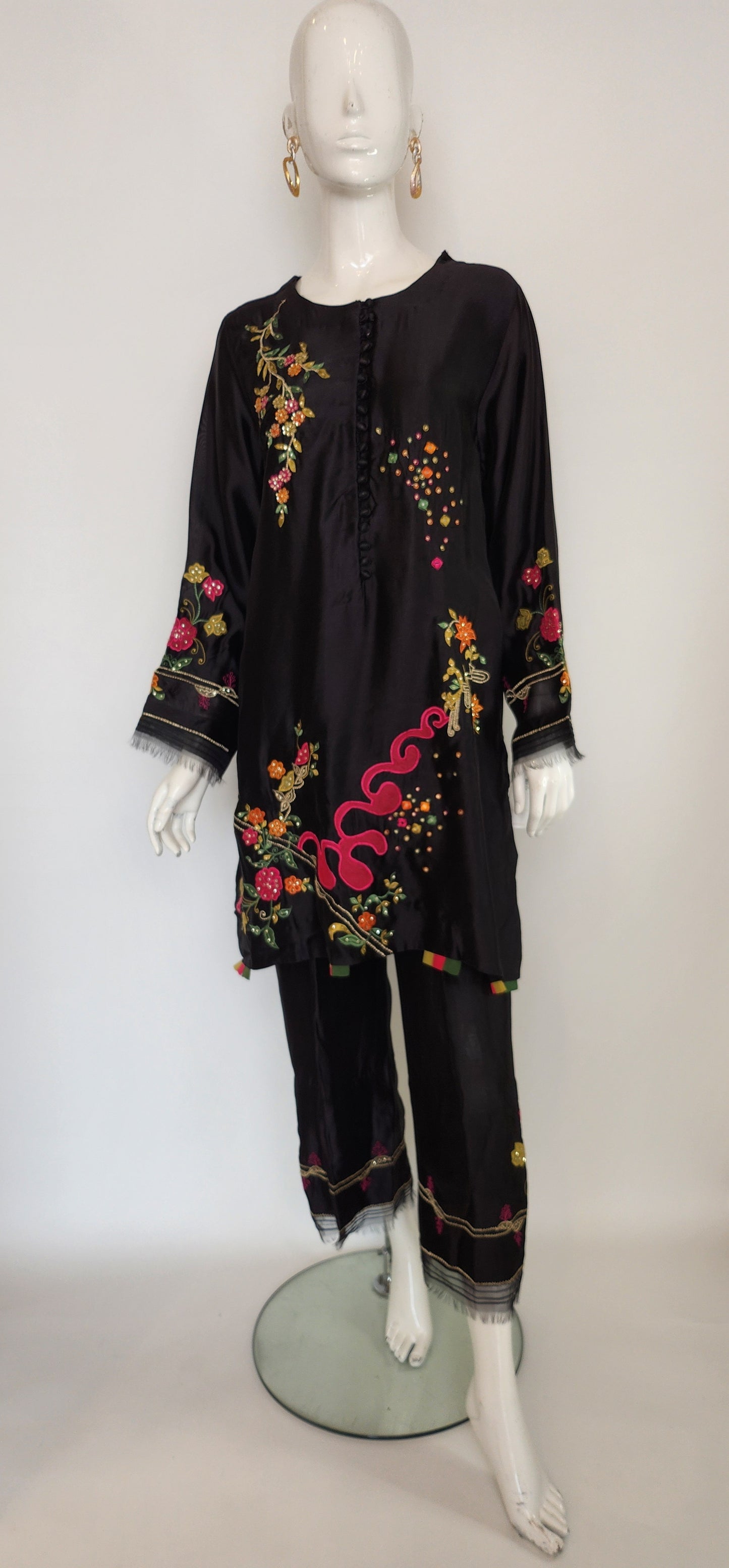 SAMMY K - Black Embroidered