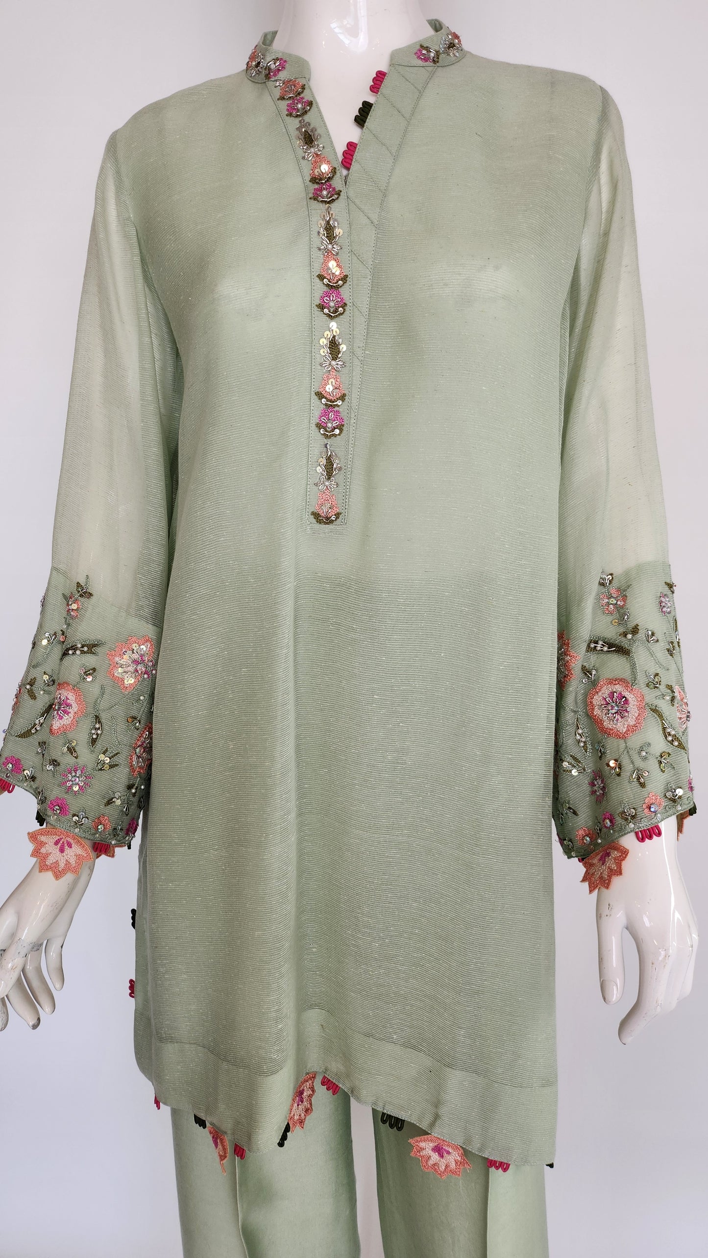 SEEMA IFTIKHAR - Green
