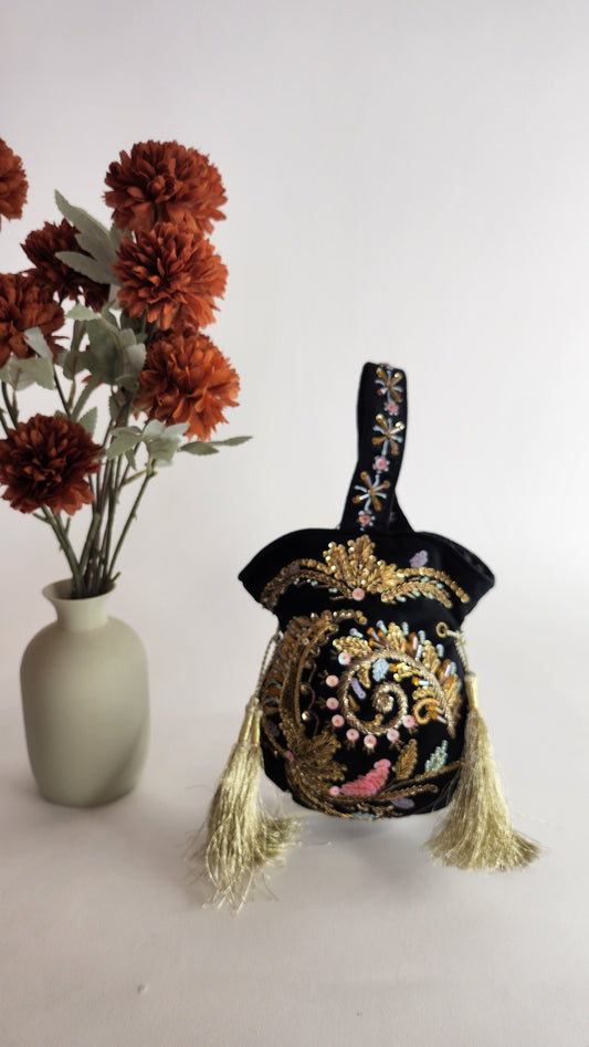 Mehak Yaqoob Couture - Noir Potli