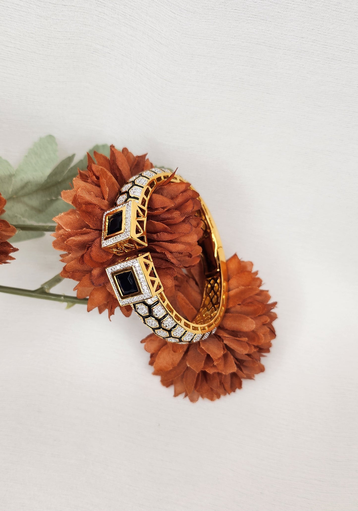 VIVINIA By Vidhi Mehra - Black Square Bangle