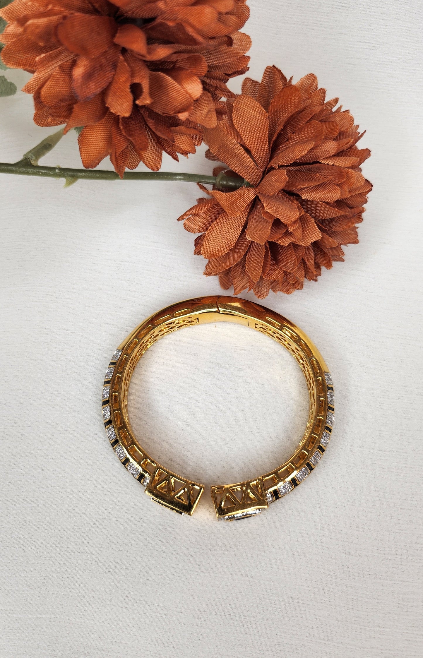 VIVINIA By Vidhi Mehra - Black Square Bangle