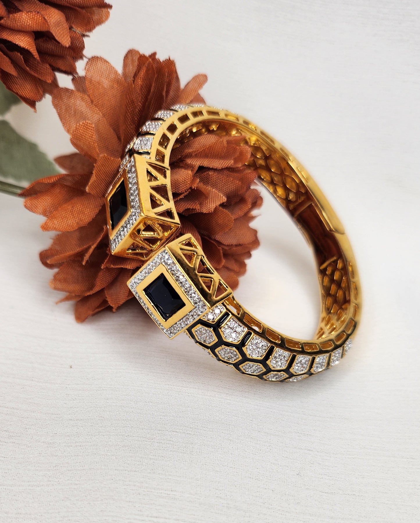 VIVINIA By Vidhi Mehra - Black Square Bangle