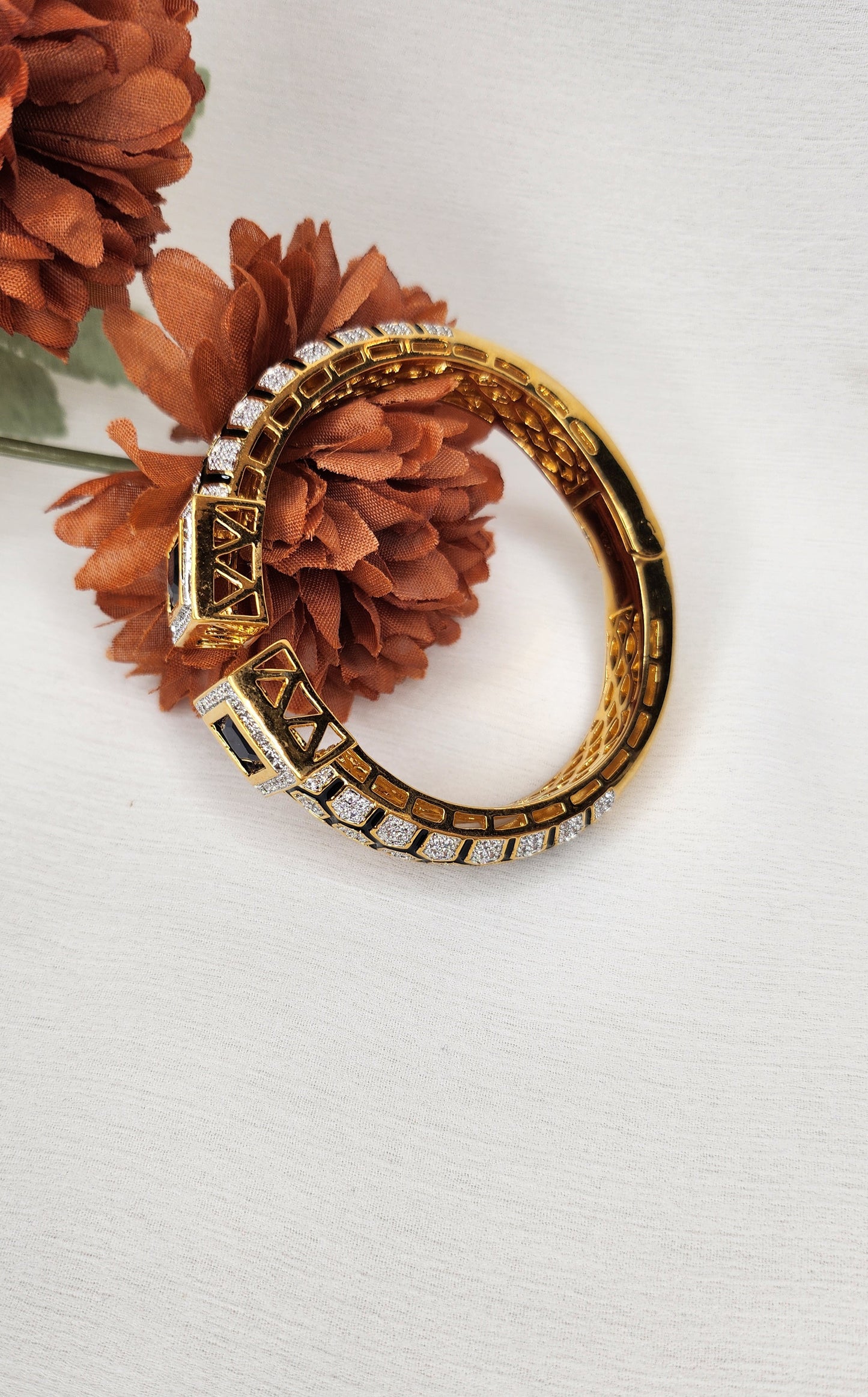 VIVINIA By Vidhi Mehra - Black Square Bangle