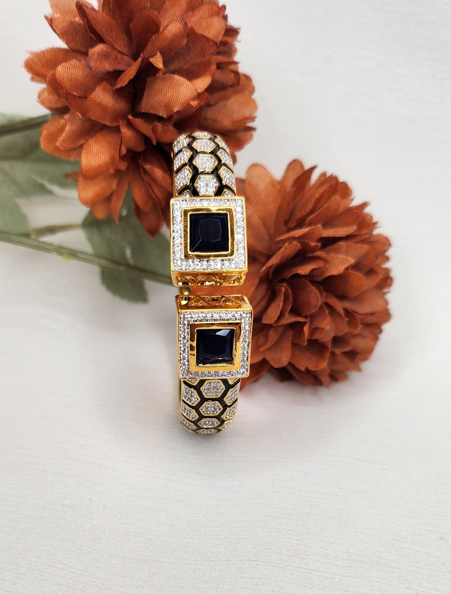 VIVINIA By Vidhi Mehra - Black Square Bangle