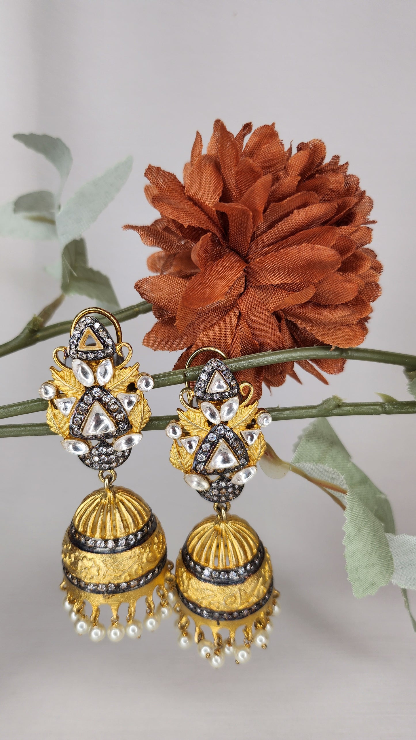 VIVINIA By Vidhi Mehra - Gold Jhumka