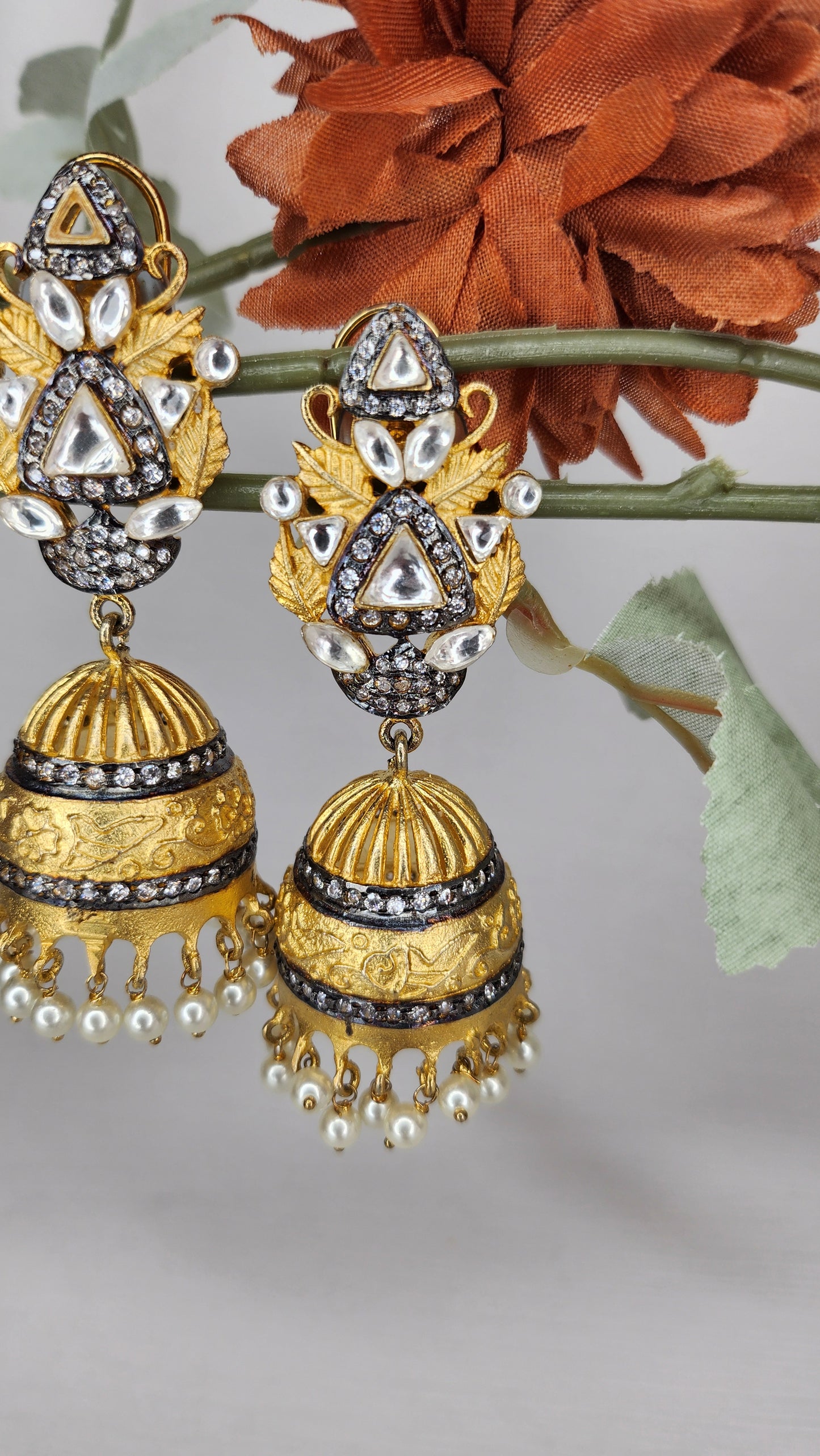VIVINIA By Vidhi Mehra - Gold Jhumka