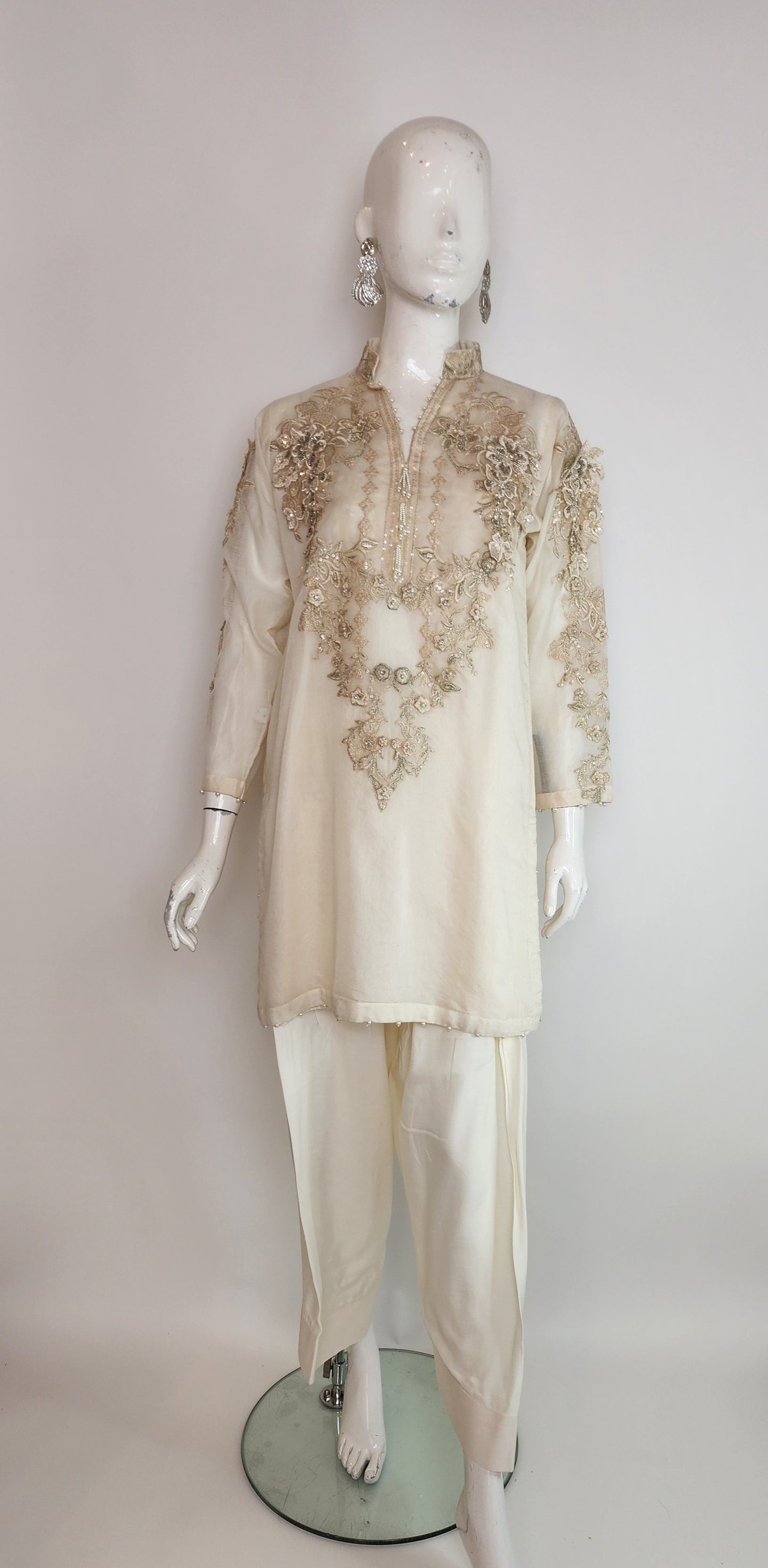 THREADS AND MOTIFS - Off White 3d Embroidered