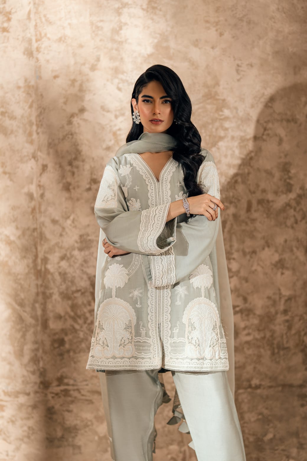 KOMAL LAKHANI-Grey Tree Applic