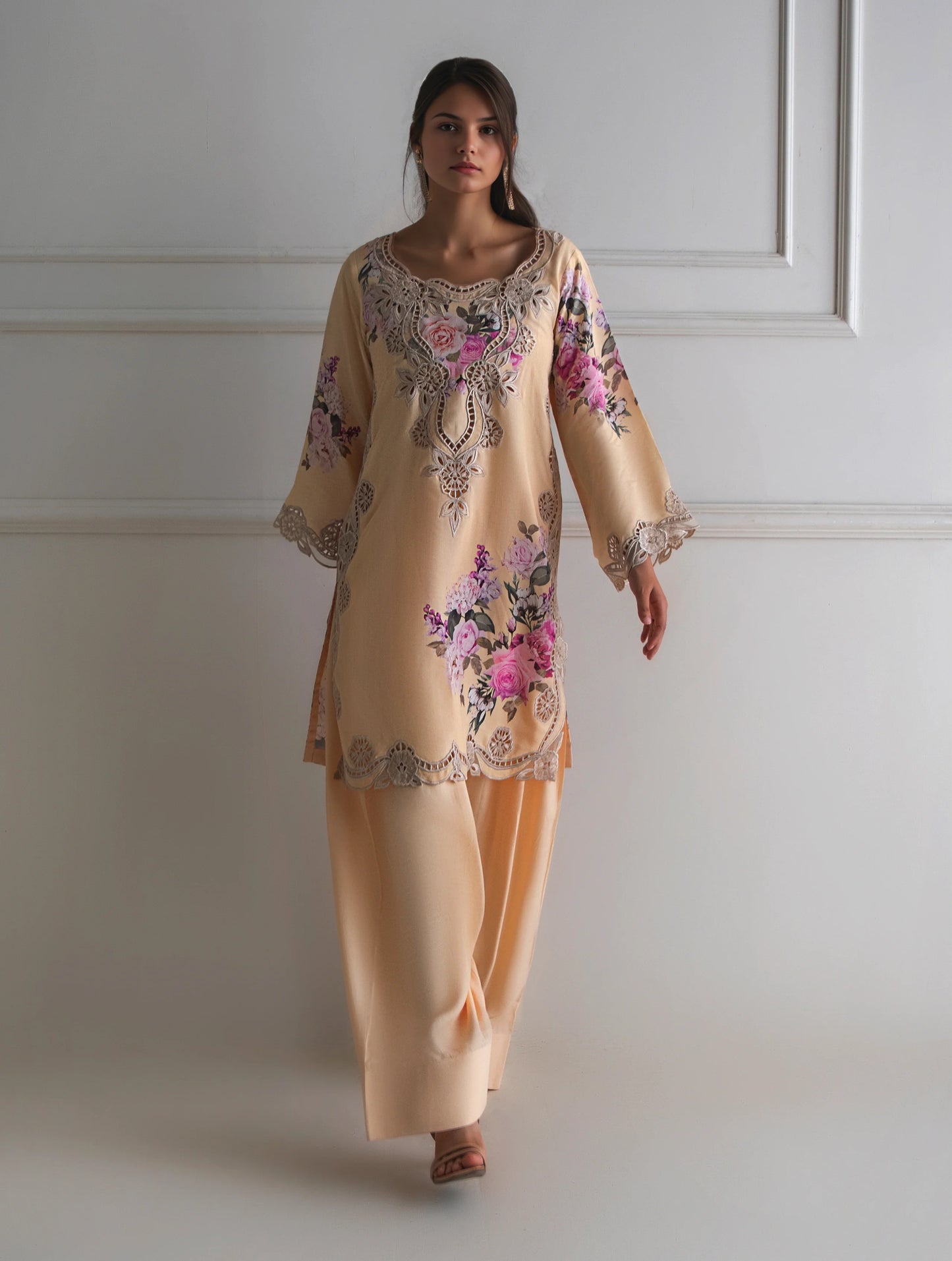THREADS AND MOTIFS - Beige Printed Farshi