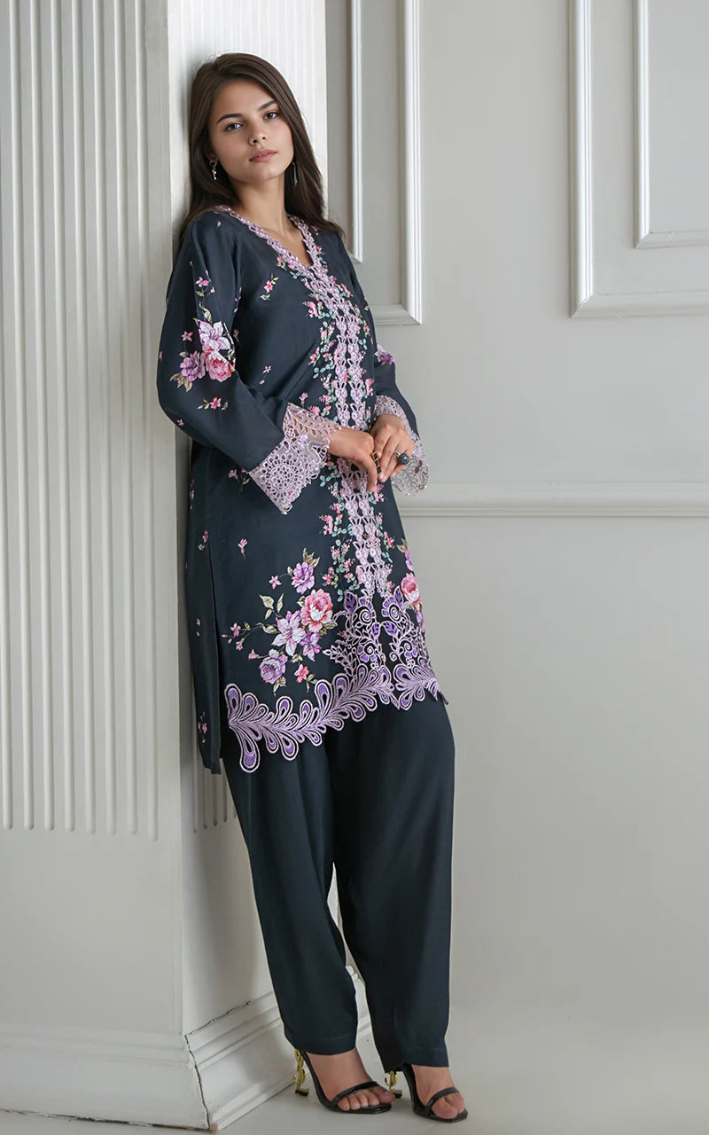 THREADS AND MOTIFS - Black Floral Print