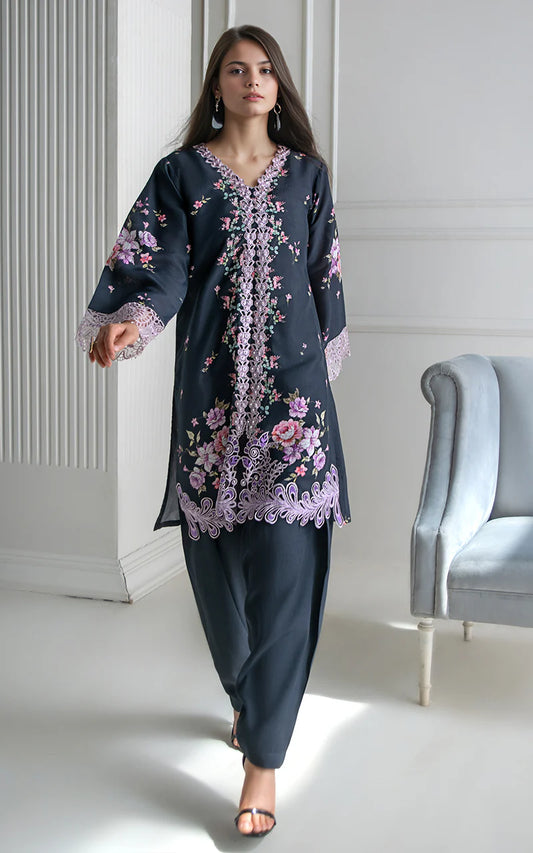 THREADS AND MOTIFS - Black Floral Print