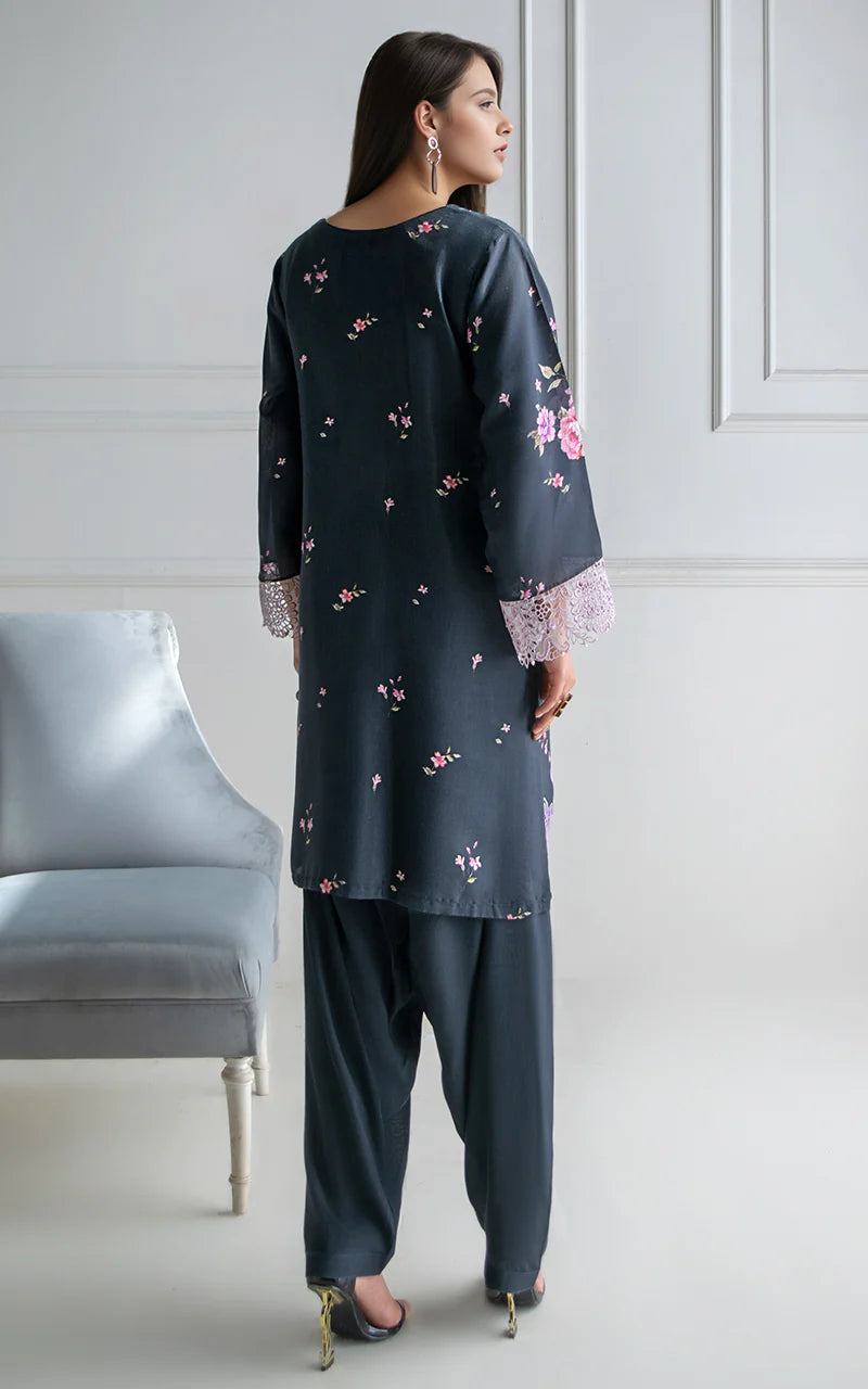 THREADS AND MOTIFS - Black Floral Print