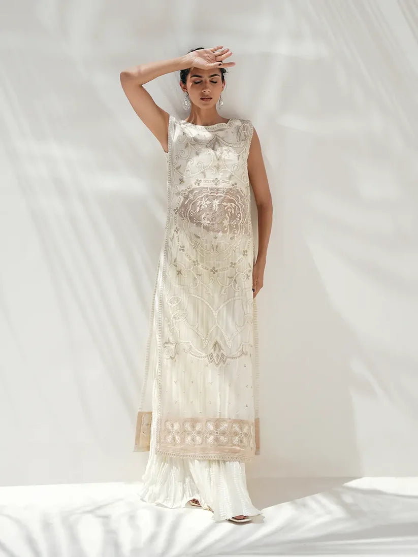 FARAH ZUBAIR - Elara