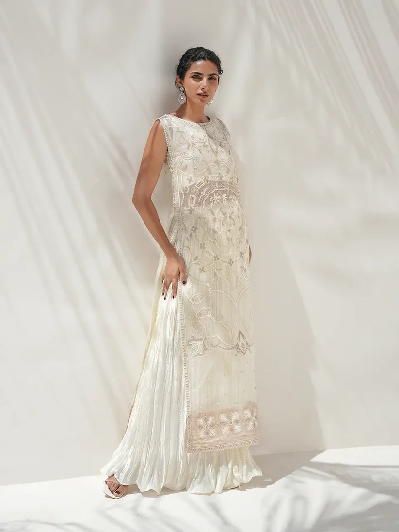 FARAH ZUBAIR - Elara