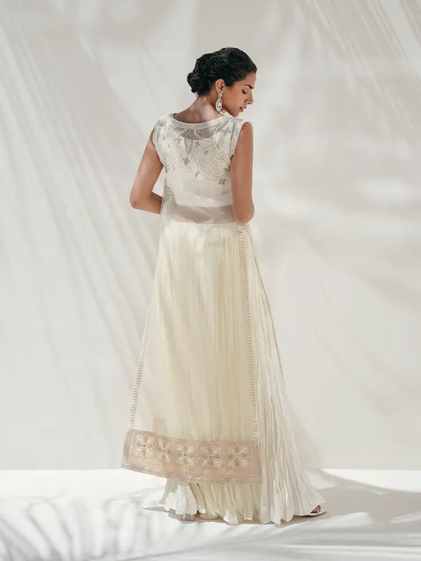 FARAH ZUBAIR - Elara