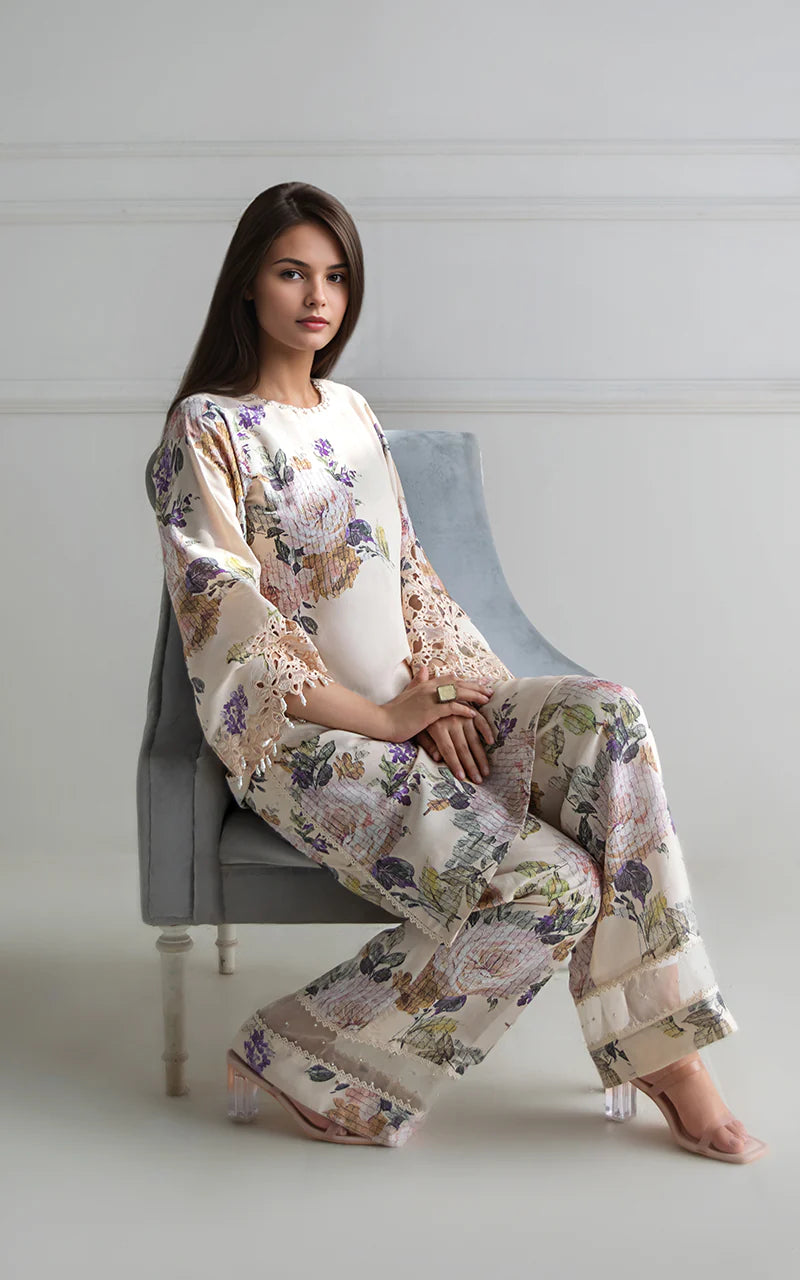 THREADS AND MOTIFS - Beige Digital Print