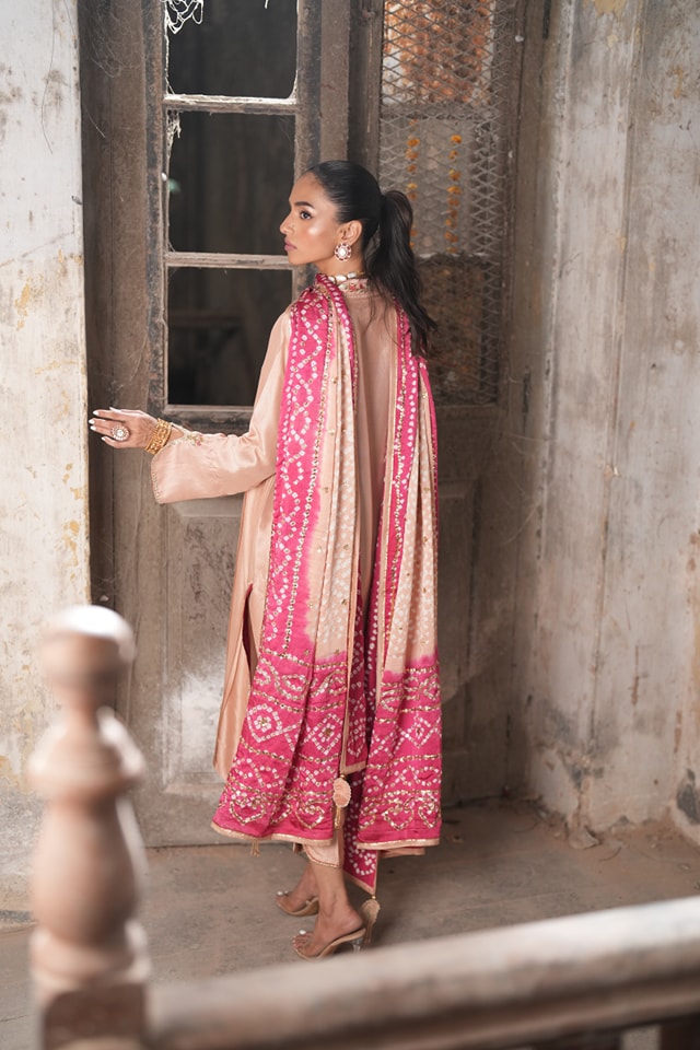 KOMAL LAKHANI - Jashen Zarina Aunty Peach Design