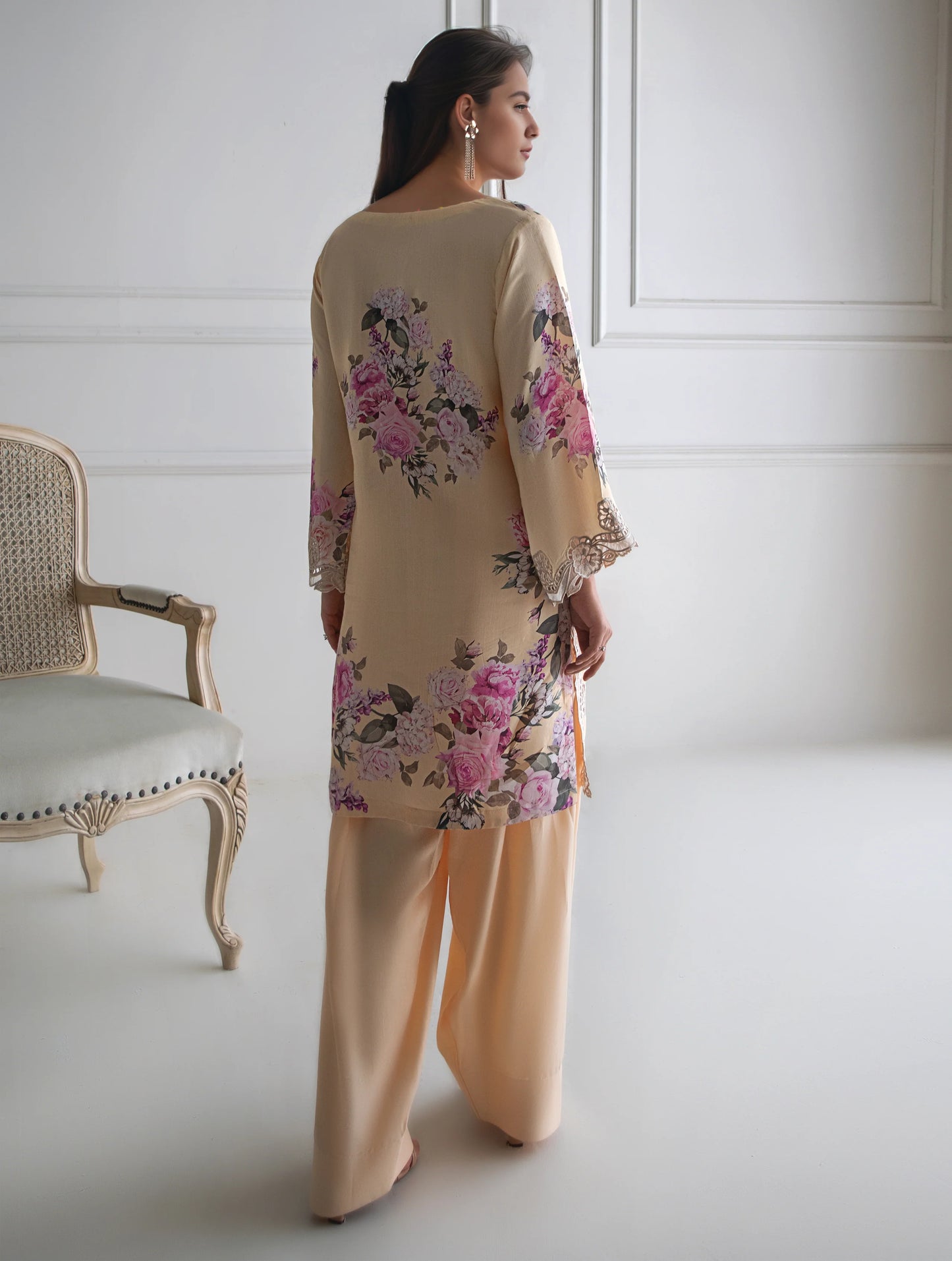 THREADS AND MOTIFS - Beige Printed Farshi