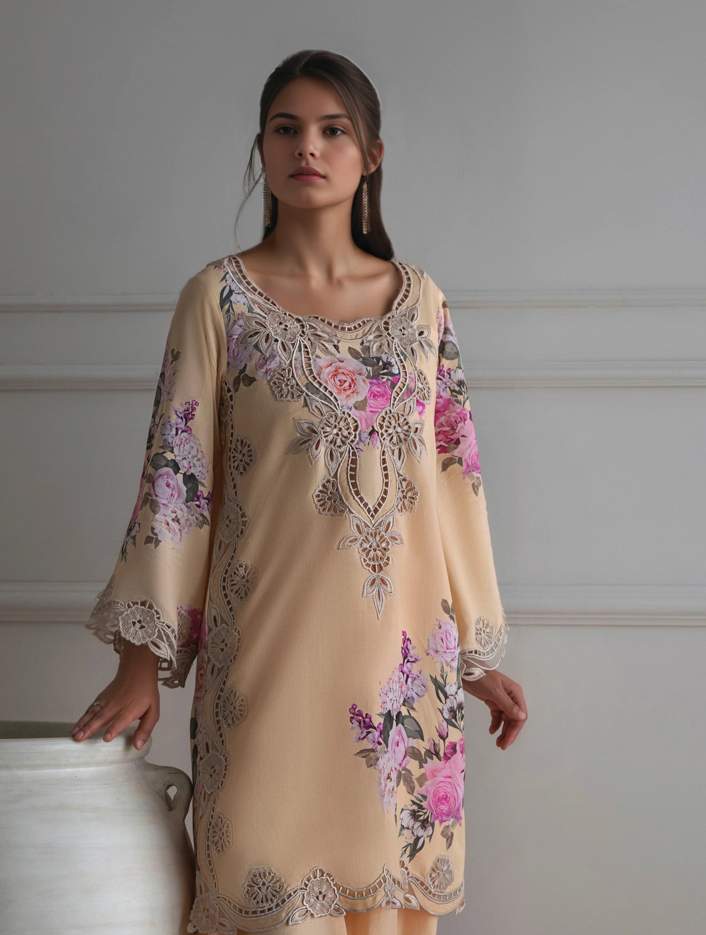THREADS AND MOTIFS - Beige Printed Farshi