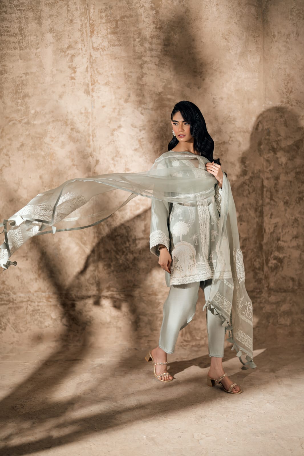 KOMAL LAKHANI-Grey Tree Applic