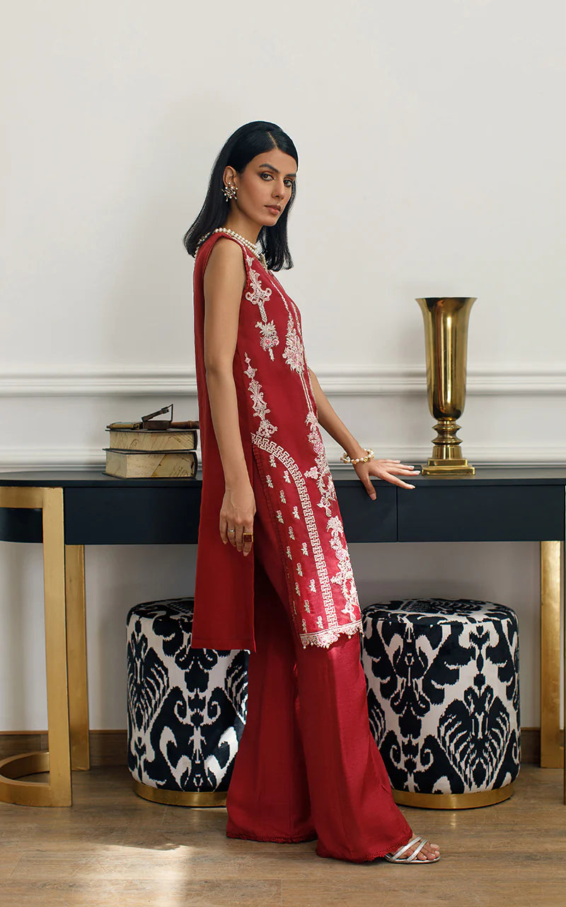 THREADS AND MOTIFS - Red Hue