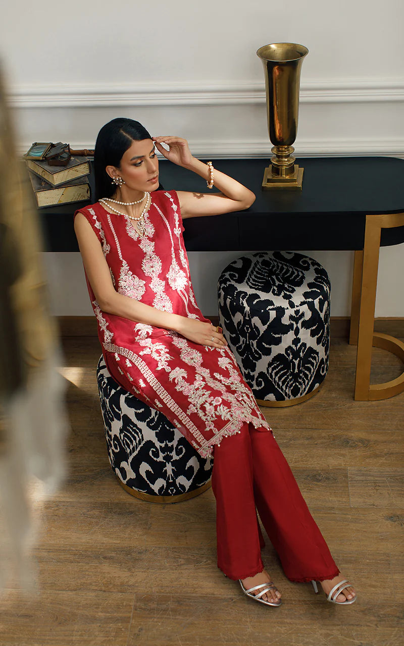 THREADS AND MOTIFS - Red Hue