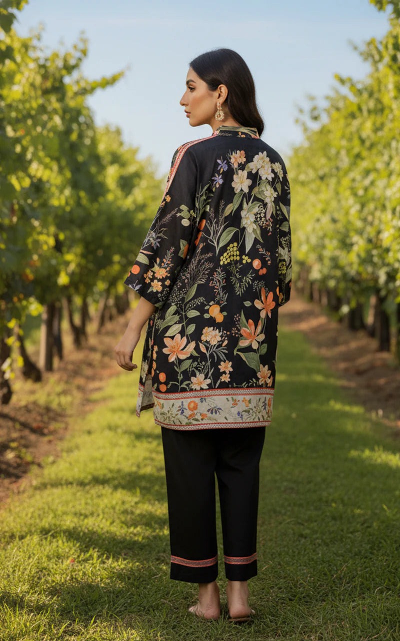 THREADS AND MOTIFS-Floral black