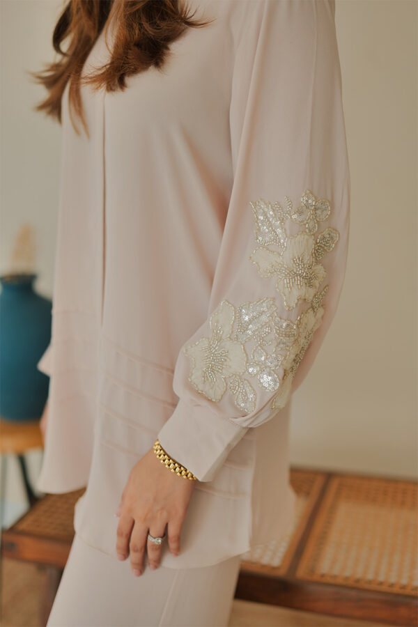 AMNA IQBAL - Off White 3D Floral