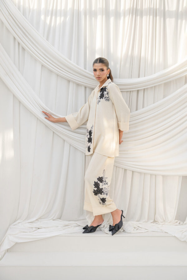 AMNA IQBAL -Eva creme