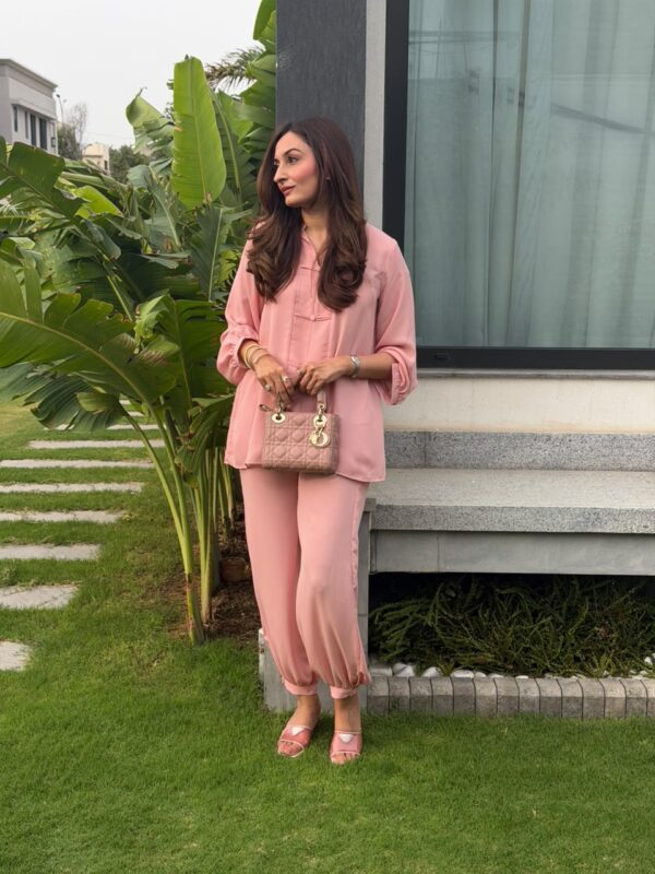 AMNA IQBAL- Pink ballloon set