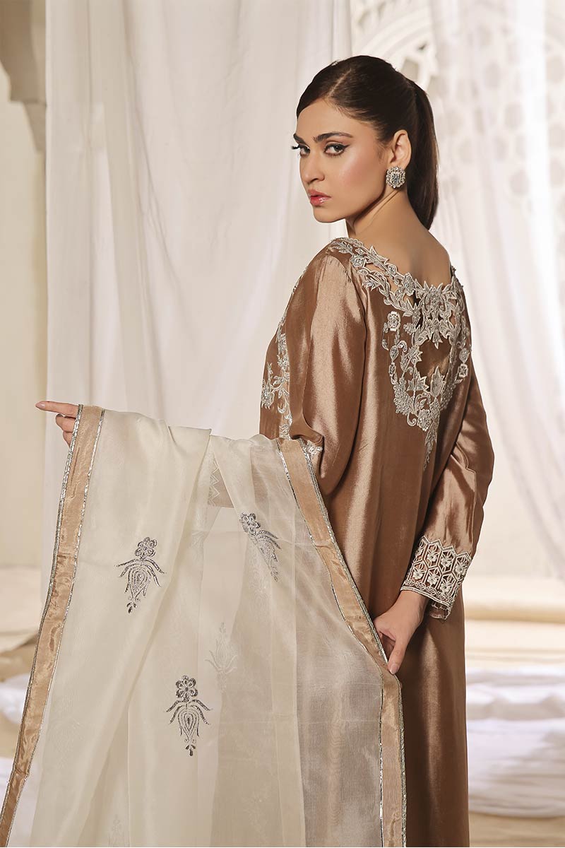 Hafsa Malik - Champagne