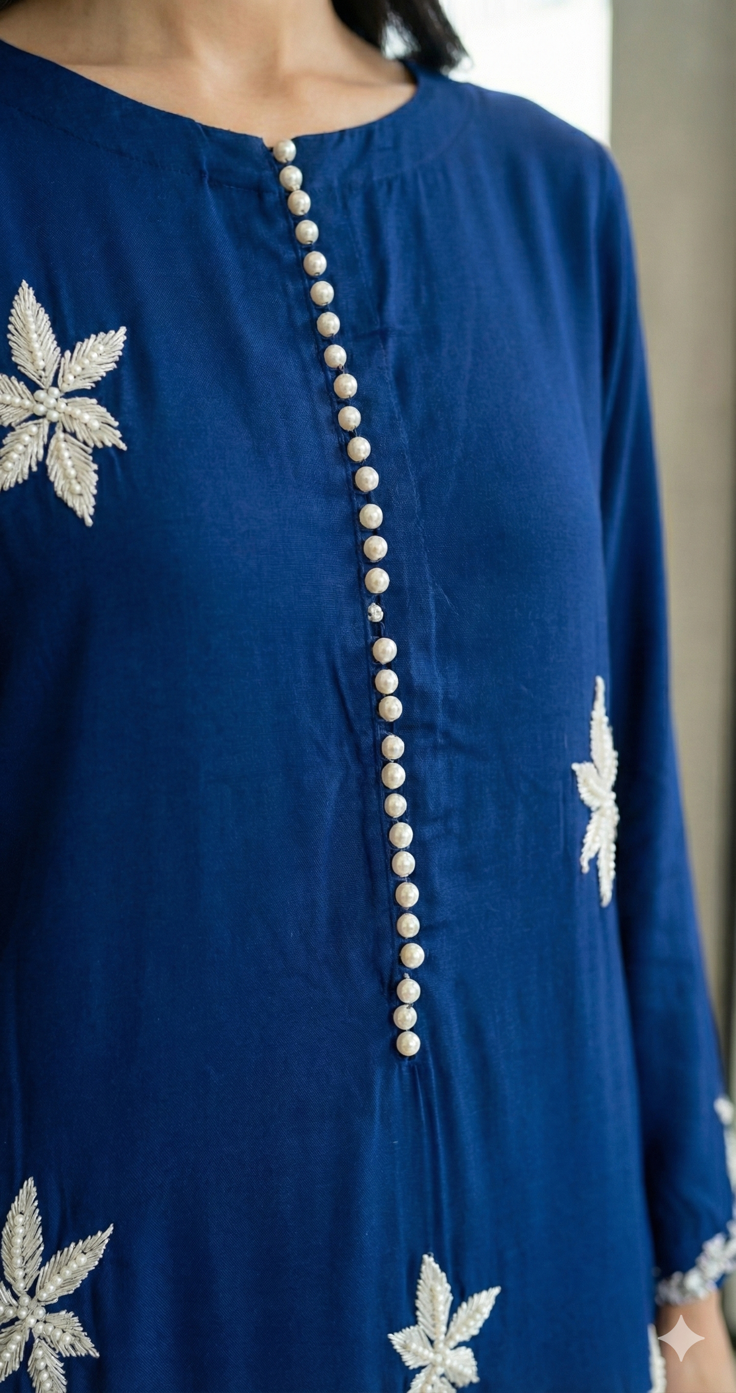 MARIA RAO-Blue white botties