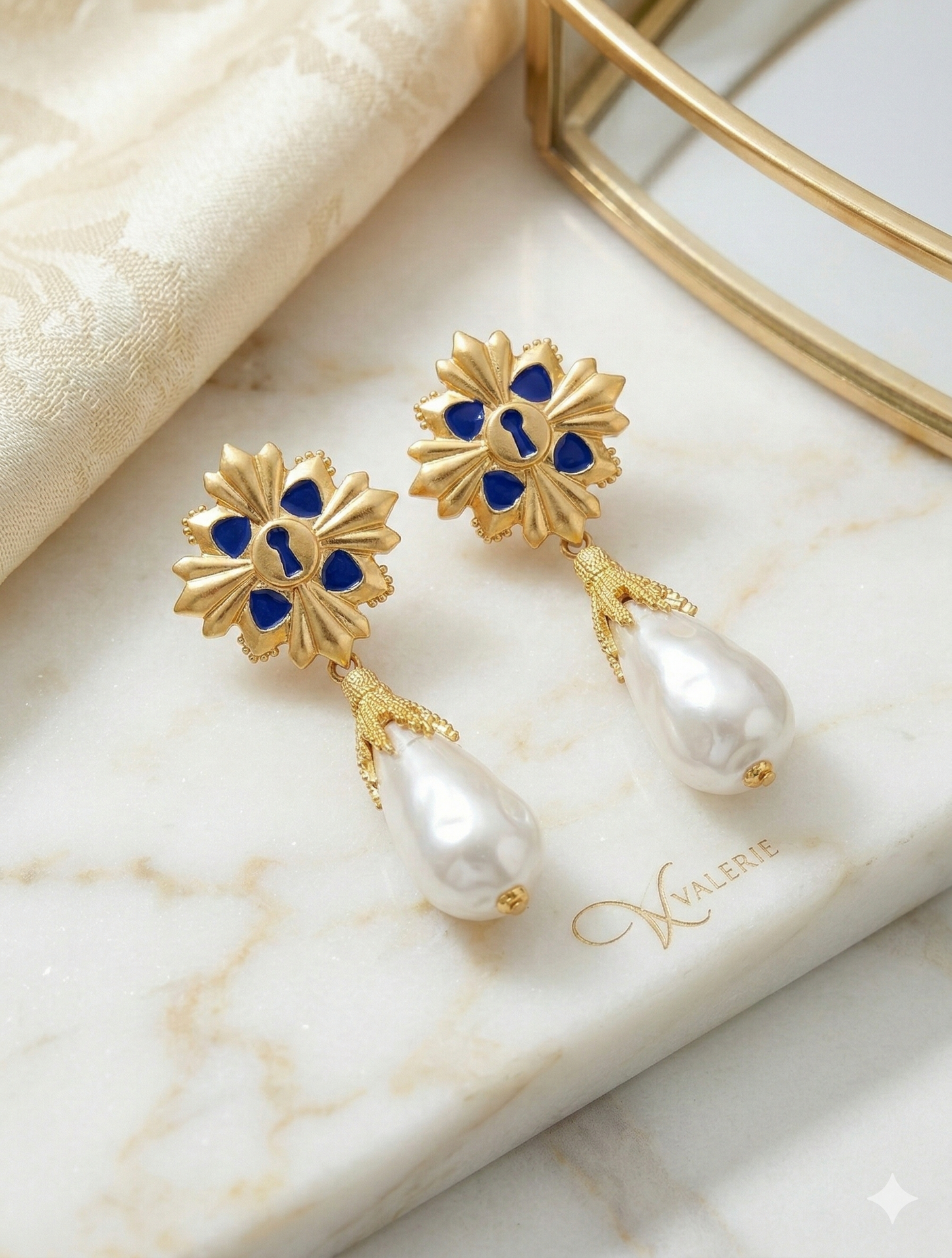 THE BUTTERFLY EFFECT- Droplets small pearl earrings