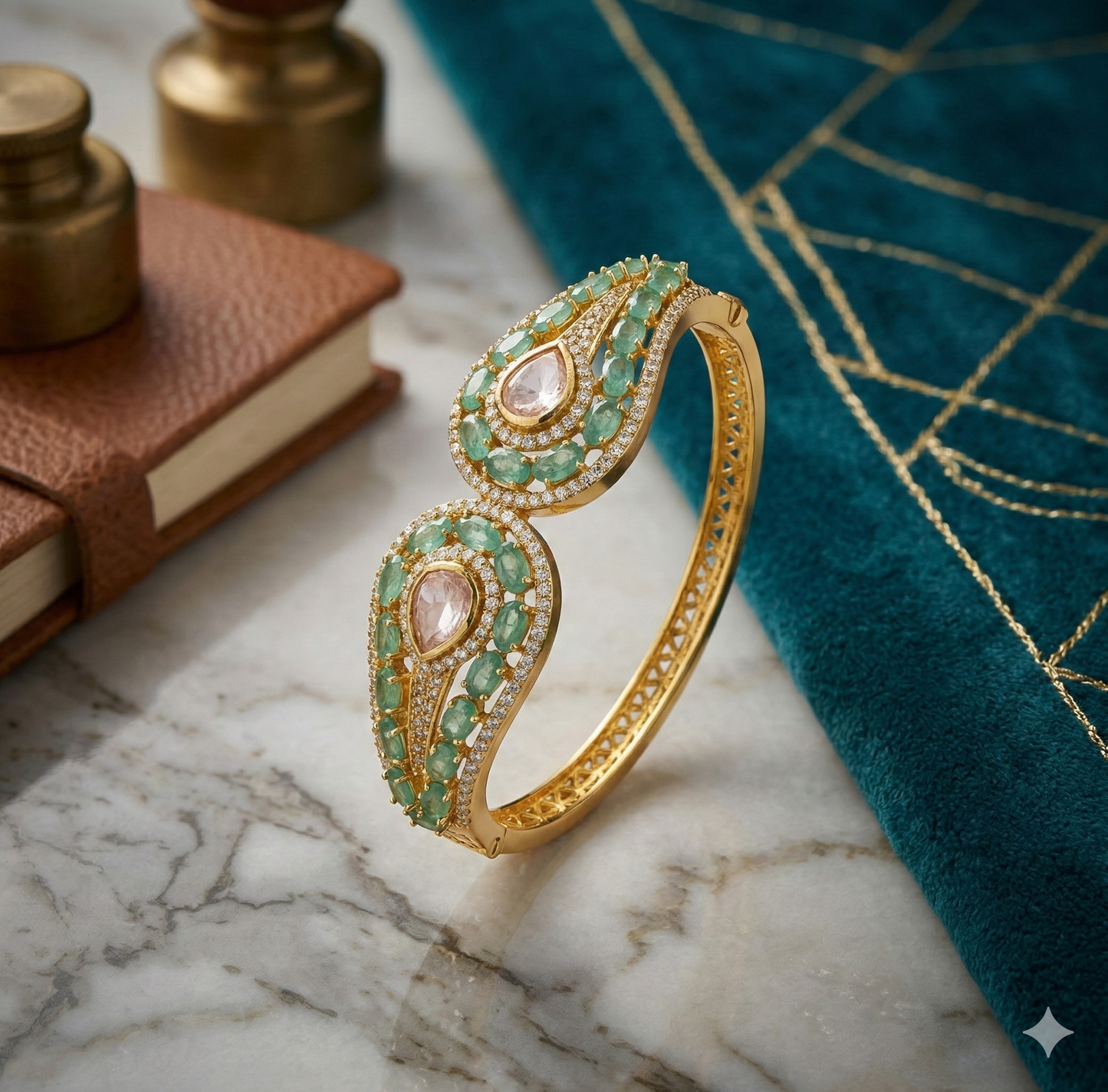 THE BUTTERFLY EFFECT  - Bangles with   light green stone